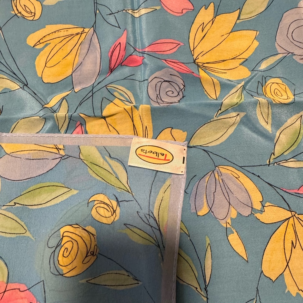 4 Vibrant Square Scarves - Picture 8 of 10